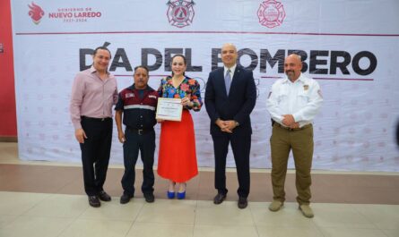 Celebra Gobierno de Nuevo Laredo a Heroico Cuerpo de Bomberos en su día