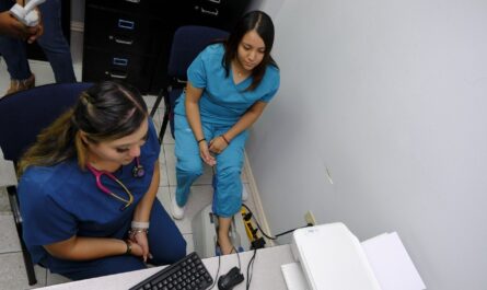 Ofrece DIF Nuevo Laredo prueba para la detección de osteoporosis a bajo costo