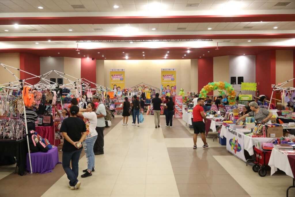 Destacan comerciantes neolaredenses buena respuesta en “Expo Regreso a Clases”