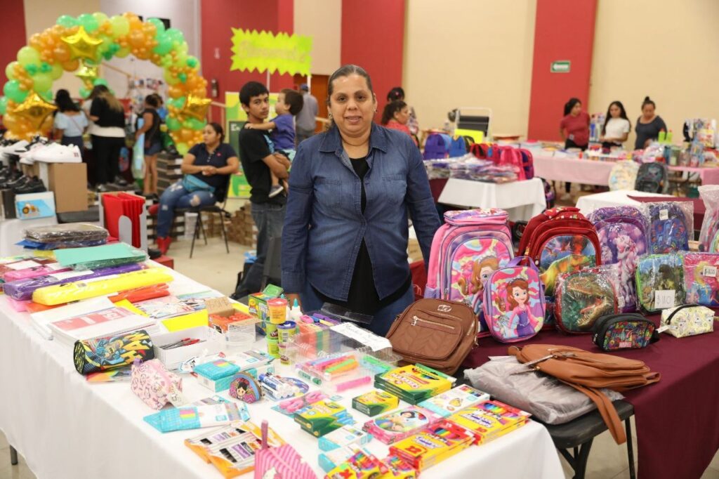 Destacan comerciantes neolaredenses buena respuesta en “Expo Regreso a Clases”