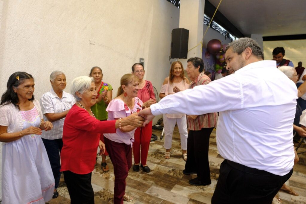 Ofrece DIF Nuevo Laredo festejo a los adultos mayores en su día