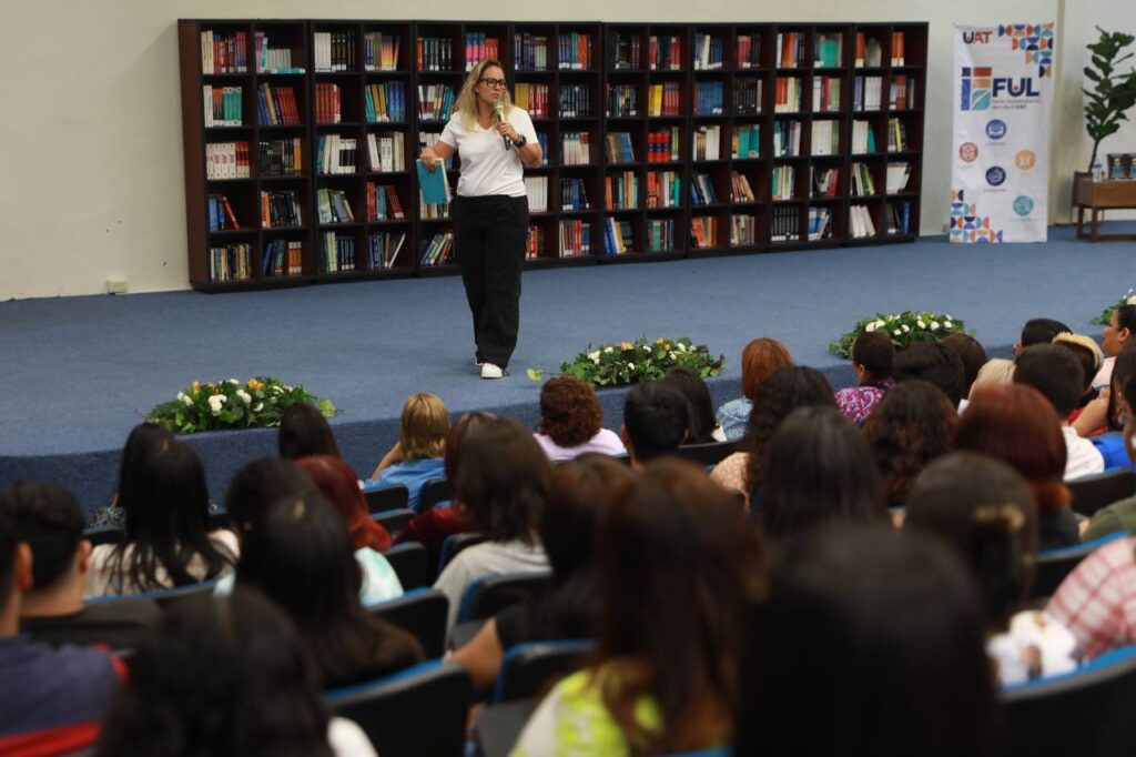 INMUJER Nuevo Laredo realiza foro sobre concientización sobre la violencia con Saskia Niño de Rivera