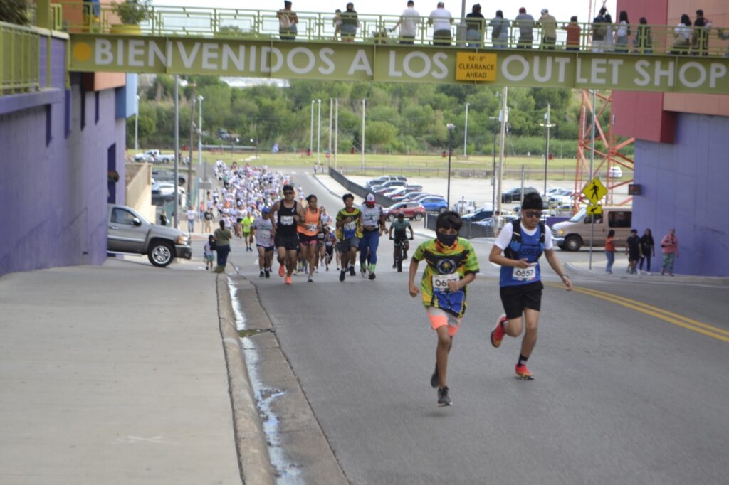 Celebran Laredos Día de la Independencia con Carrera Binacional