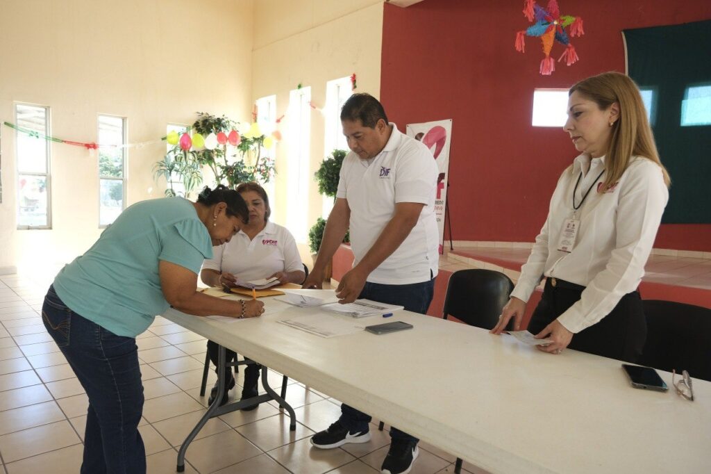 Realiza DIF Nuevo Laredo entrega de estímulos económicos a los adultos activos