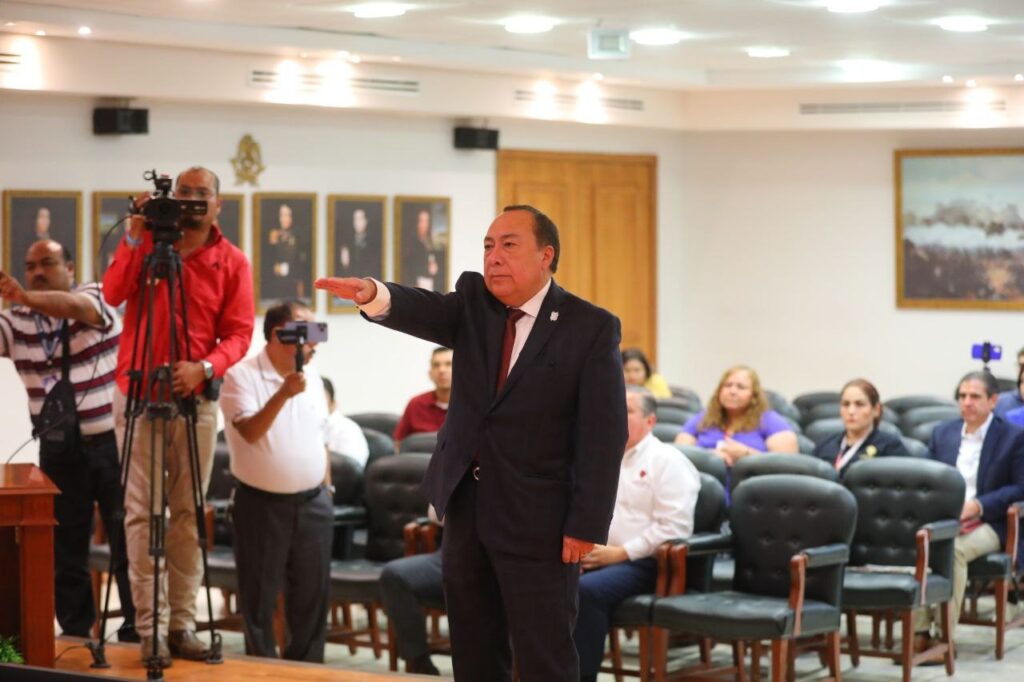 Toma protesta Rolando Guevara González como nuevo secretario del Ayuntamiento de Nuevo Laredo