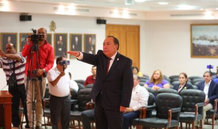 Toma protesta Rolando Guevara González como nuevo secretario del Ayuntamiento de Nuevo Laredo