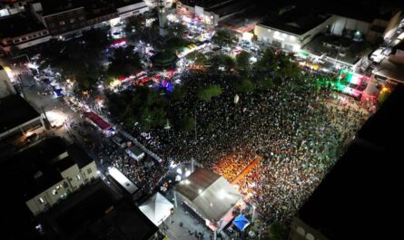 Celebran miles de familias neolaredenses Fiesta Mexicana