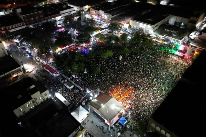 Celebran miles de familias neolaredenses Fiesta Mexicana
