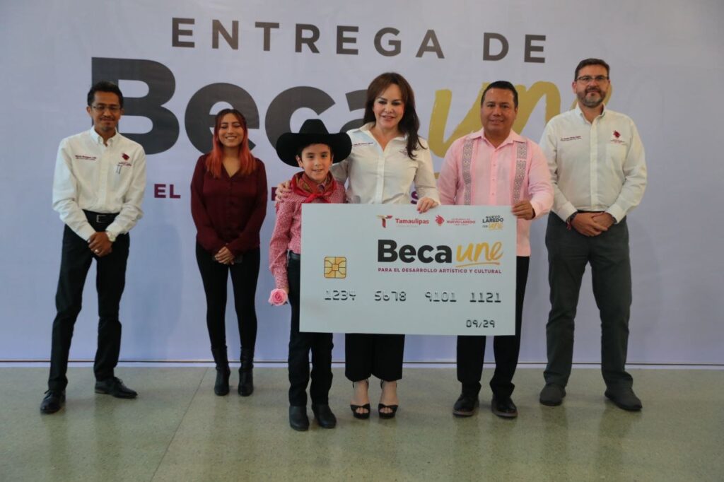 Apoya Gobierno de Nuevo Laredo promoción del arte con Beca UNE