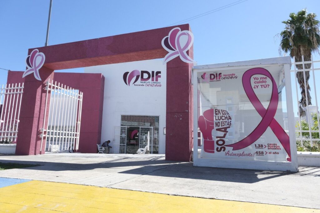 Instala DIF Nuevo Laredo por segundo año consecutivo cabina de concientización contra el cáncer de mama; invitan a tomarse la foto