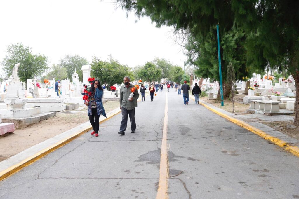 Realiza Nuevo Laredo mantenimiento y limpieza permanente a panteones municipales