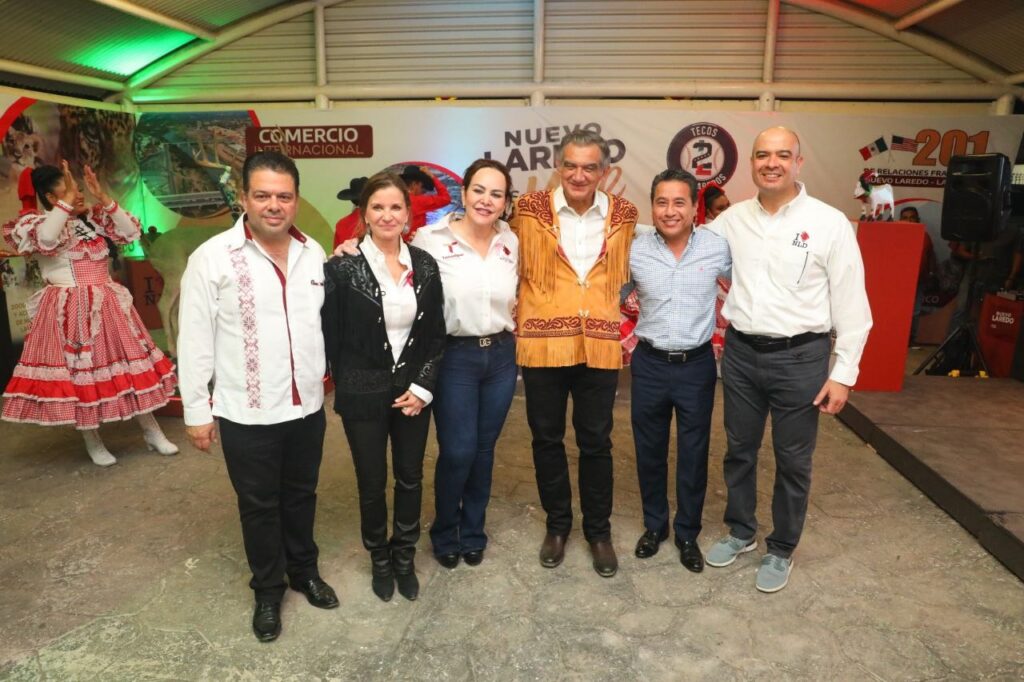 Disfrutan gobernador y alcaldesa pabellón de Nuevo Laredo en inauguración de Feria Tamaulipas 2023