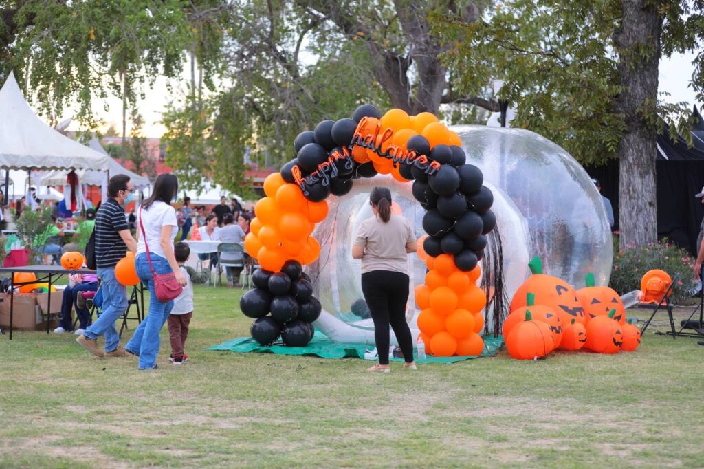 Emprendedores locales generan ganancias con Bazar UNE edición Halloween