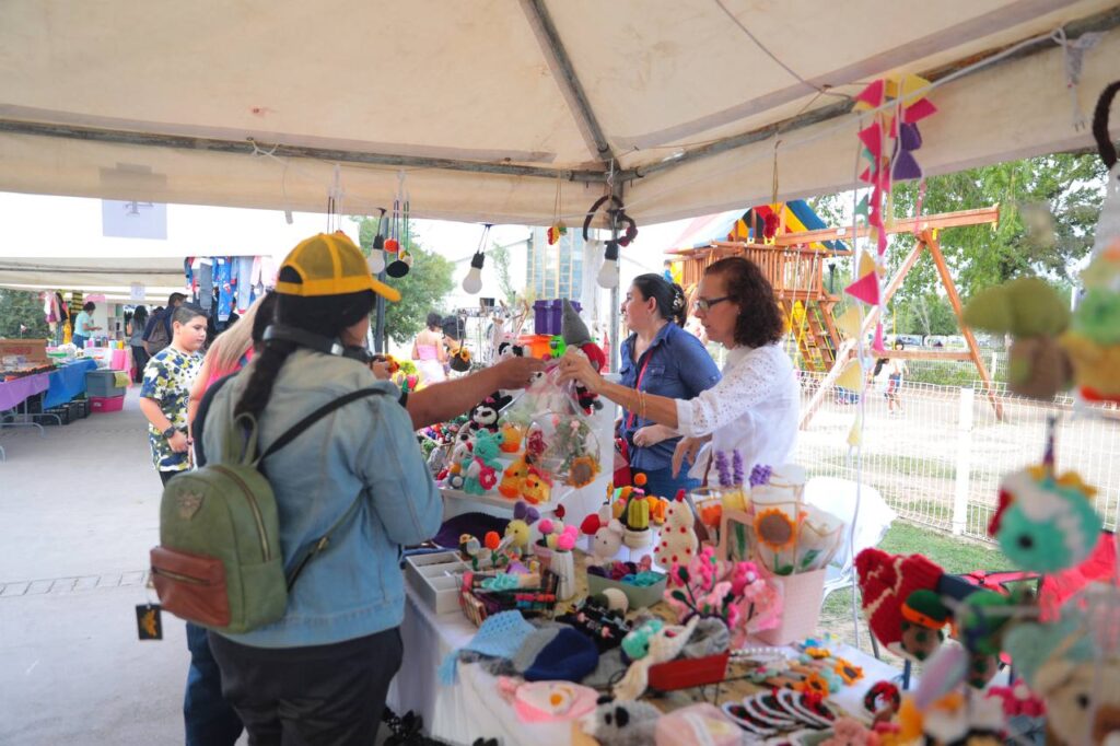 Emprendedores locales generan ganancias con Bazar UNE edición Halloween