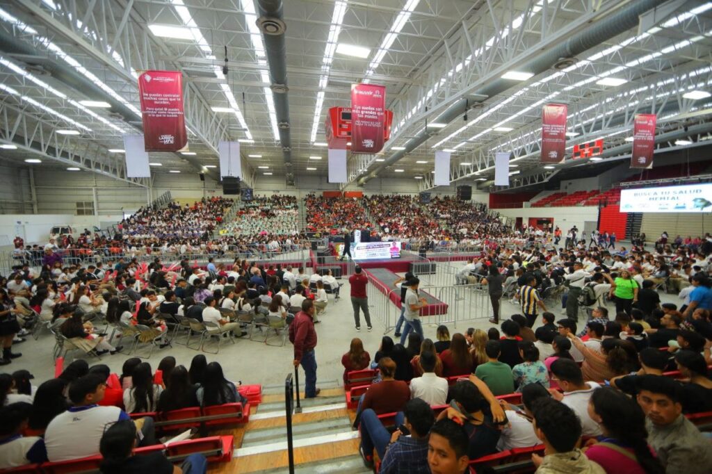 Reúne Foro Renueva tu Mente a más de 3 mil jóvenes neolaredenses