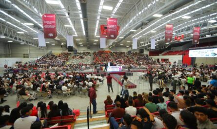 Reúne Foro Renueva tu Mente a más de 3 mil jóvenes neolaredenses