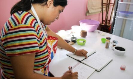 Aprenden alumnas del CEDIF Nuevo Laredo sobre panadería kawaii