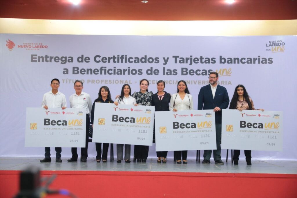 Impulsa Gobierno de Nuevo Laredo formación de profesionistas con entrega de becas universitarias