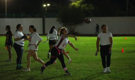 Participan jóvenes neolaredenses en Try Outs de tochito, buscan lugar en selectivo