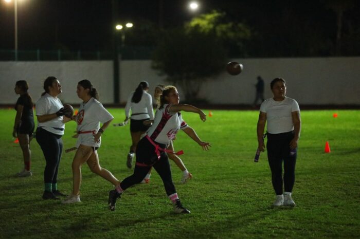 Participan jóvenes neolaredenses en Try Outs de tochito, buscan lugar en selectivo