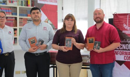 Dona fundación Poniatowska 2 mil libros para enriquecer acervo cultural de prepas municipales de Nuevo Laredo