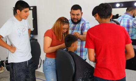 Expresan neolaredenses agradecimiento por Talleres de Oficio