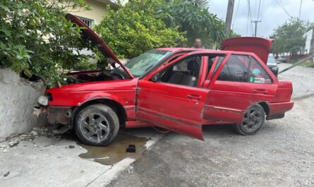 Roba auto en el estacionamiento de la UAT Victoria y acaba chocando