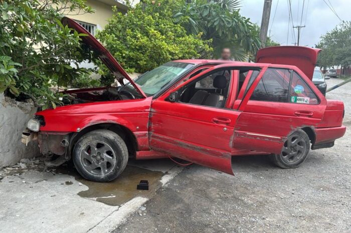 Roba auto en el estacionamiento de la UAT Victoria y acaba chocando