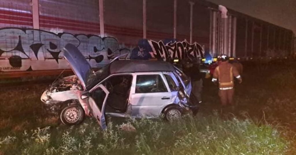 Tren colisiona con auto en Ciudad Victoria; deja un amputado y dos heridas