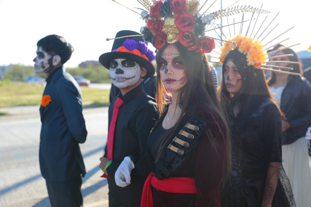 Promueve preparatoria municipal “Manuel Gómez Morín” tradiciones mexicanas con desfile