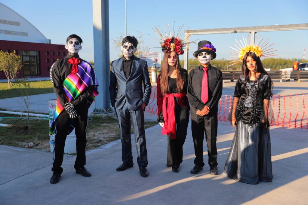 Promueve preparatoria municipal “Manuel Gómez Morín” tradiciones mexicanas con desfile