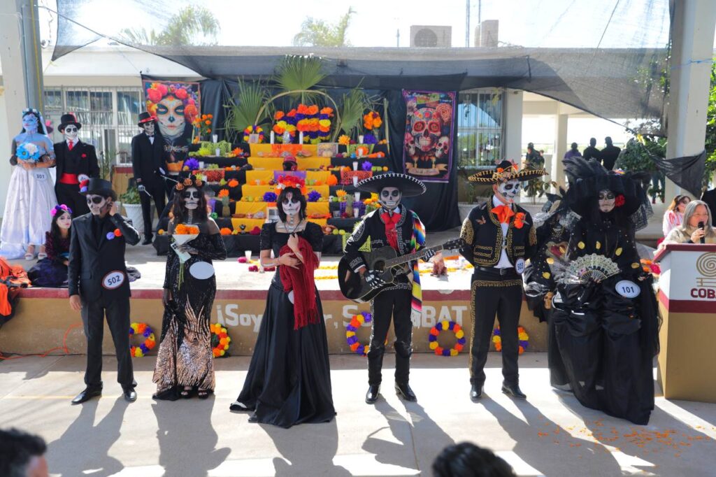 Rinde COBAT 18 homenaje a ex presidente Carlos Enrique Cantú Rosas con altar de muertos