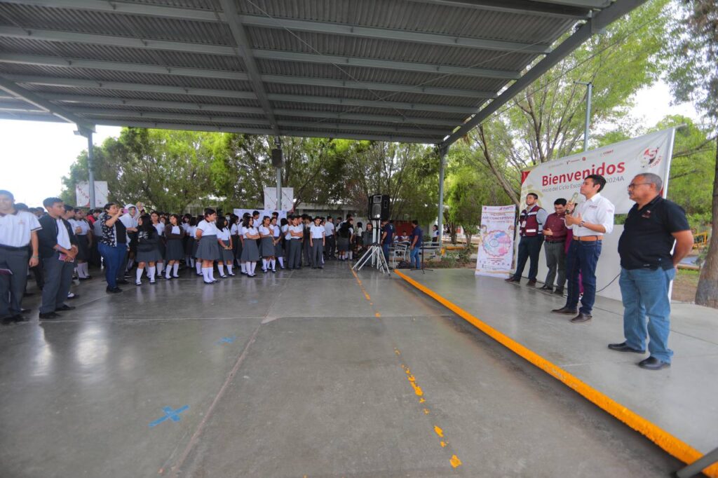 Impulsa IMJUVE desarrollo de jóvenes neolaredenses con programa de becas