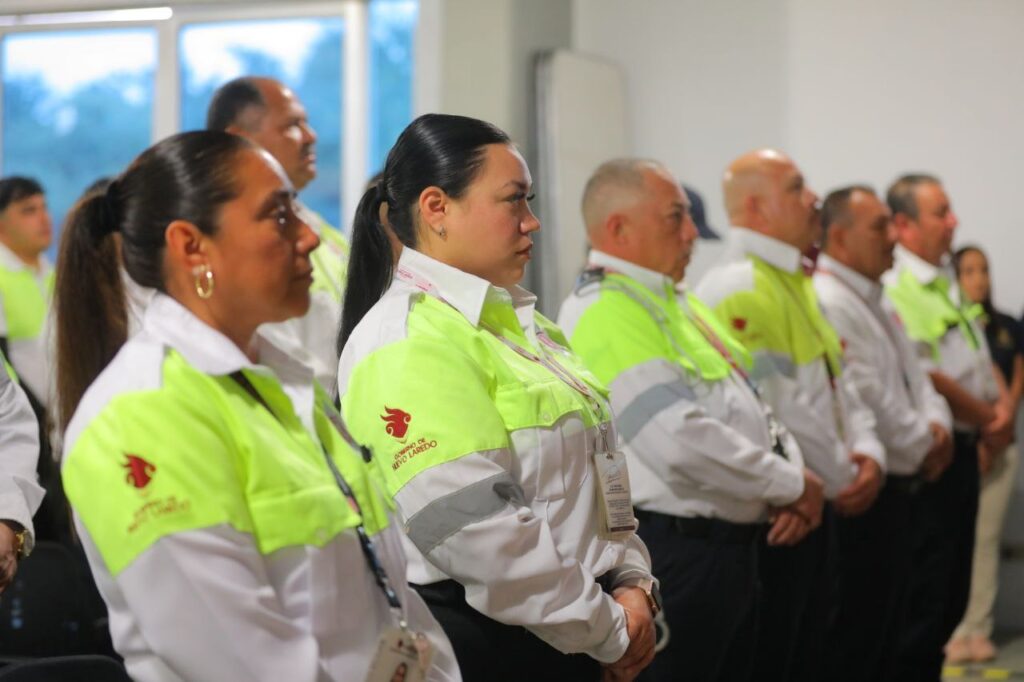 Dotan de nuevos uniformes a elementos de Tránsito y Vialidad en Nuevo Laredo