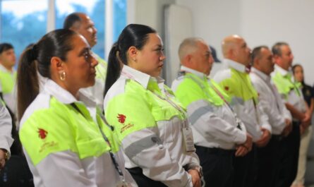 Dotan de nuevos uniformes a elementos de Tránsito y Vialidad en Nuevo Laredo