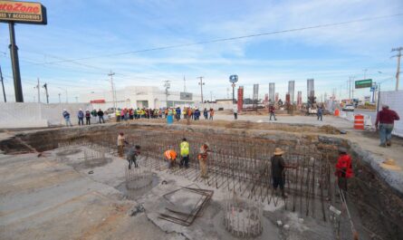 Visita Colegio de Arquitectos proyecto de Gobierno Municipal; recorren construcción de puente vehicular Calzada de los Héroes