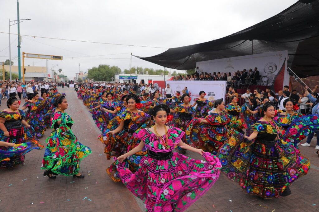 Nuevo Laredo se viste de fiesta con desfile del 113 Aniversario de la Revolución Mexicana