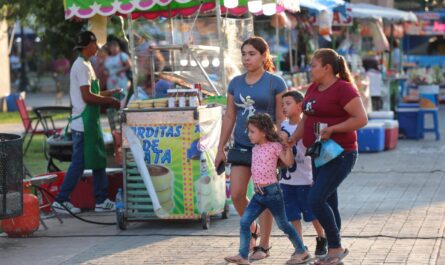 Exhorta Gobierno de Nuevo Laredo a comerciantes a tramitar permiso de venta para temporada decembrina