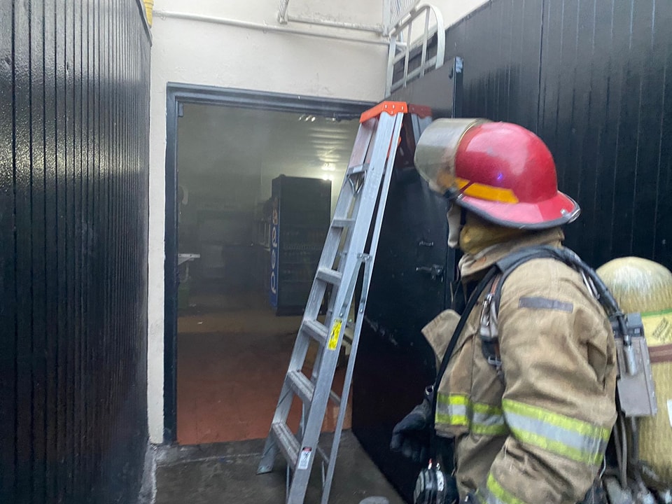 Incendio en cocina de Burger King en Ciudad Victoria desata rápida respuesta de Bomberos