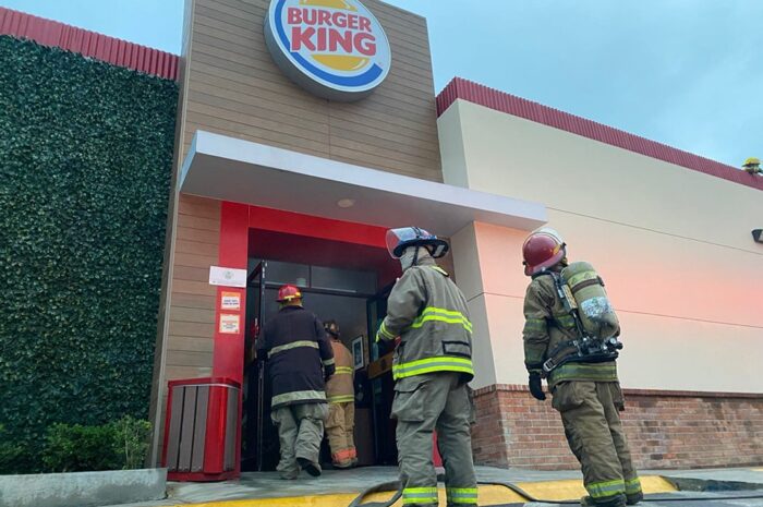 Incendio en cocina de Burger King en Ciudad Victoria desata rápida respuesta de Bomberos