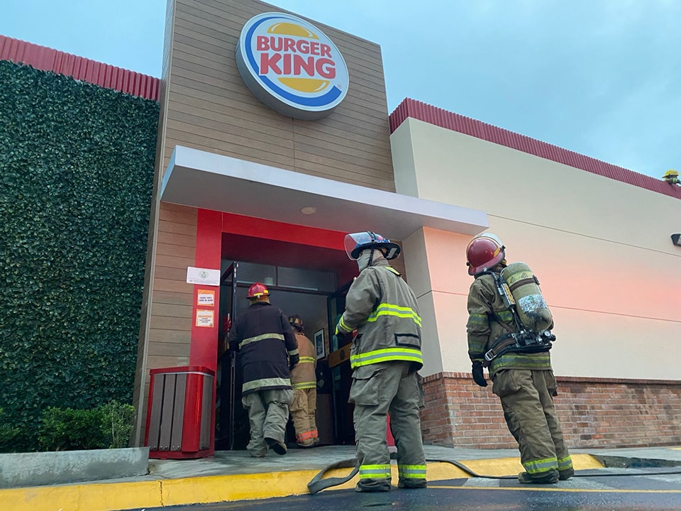 Incendio en cocina de Burger King en Ciudad Victoria desata rápida respuesta de Bomberos