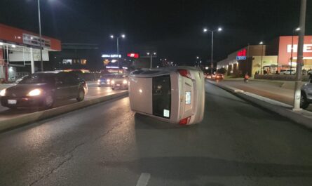 Tres heridos deja choque con volcadura en Ciudad Victoria