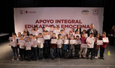 Estudiantes culminan con éxito programa de apoyo integral