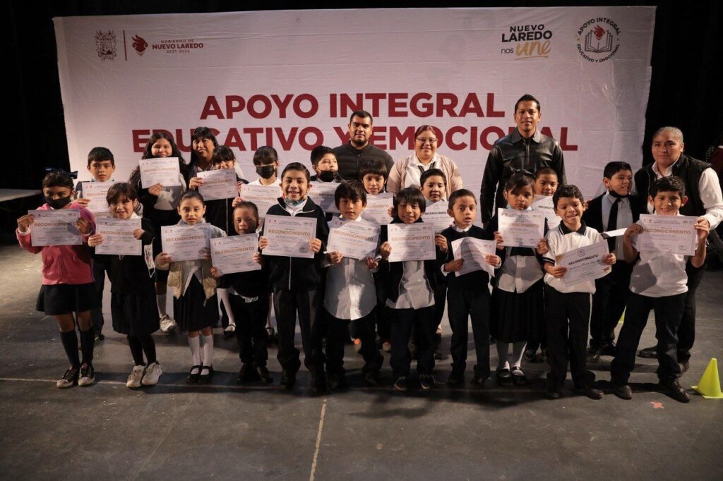 Estudiantes culminan con éxito programa de apoyo integral