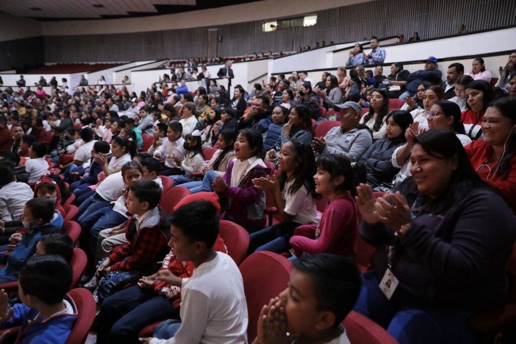 Estudiantes culminan con éxito programa de apoyo integral