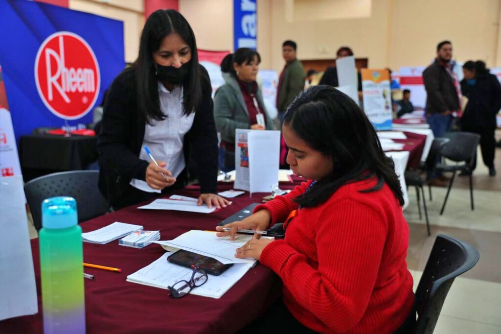 Ciudadanos encuentran trabajo a través de programas municipales de generación de empleo