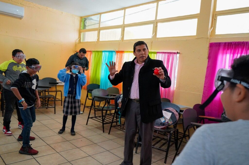 Realiza DIF Nuevo Laredo feria de los derechos en escuela primaria Coronela María de Jesús de la Rosa