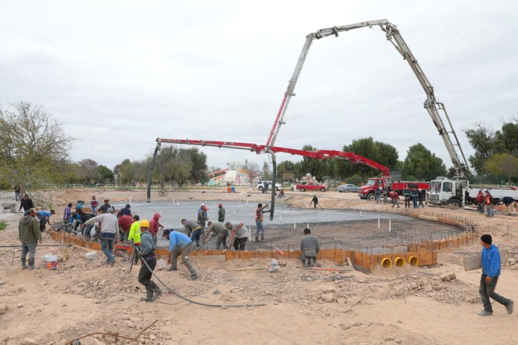 Avanza remodelación del Parque Viveros; inicia instalación de juegos y área acuática