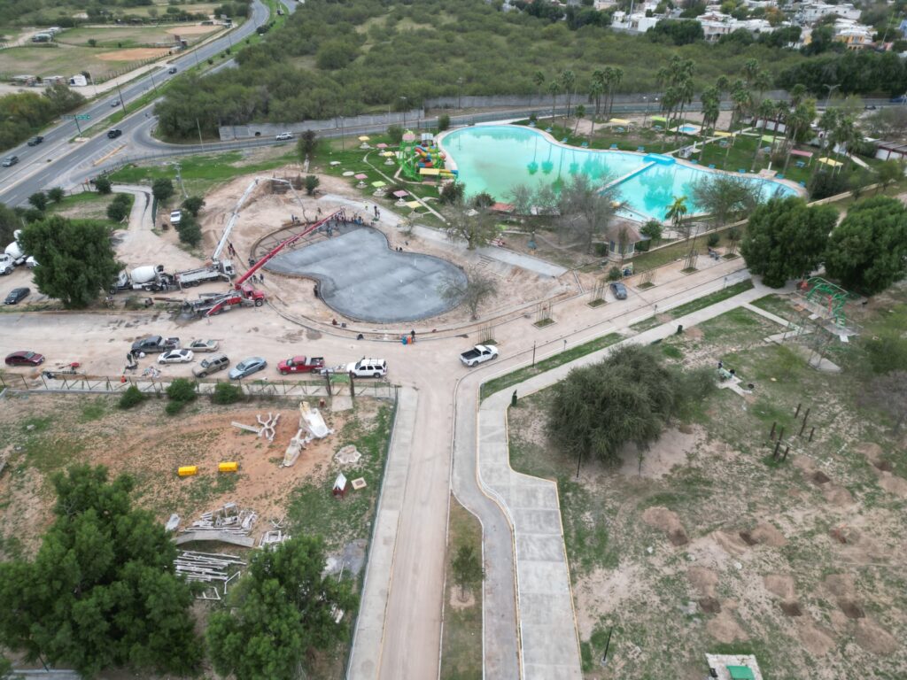 Avanza remodelación del Parque Viveros; inicia instalación de juegos y área acuática