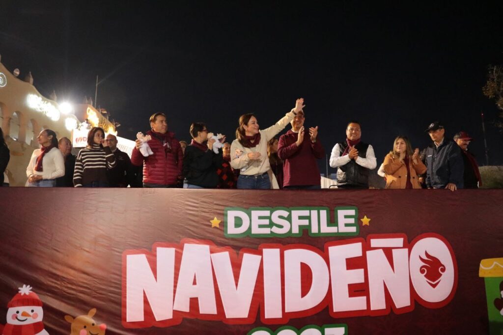 Viven neolaredenses tradicional Desfile Navideño 2023